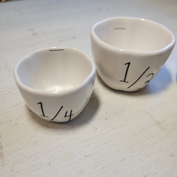 Rae Dunn Peanuts Measuring cups - Picture 9 of 10